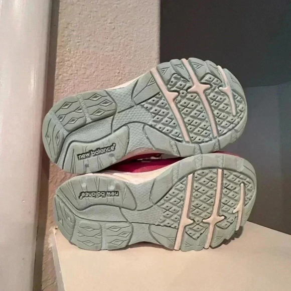 New Balance 888 V2 Toddler Sz. 7.5 Athletic Shoes,Fuchsia - Picture 8 of 9